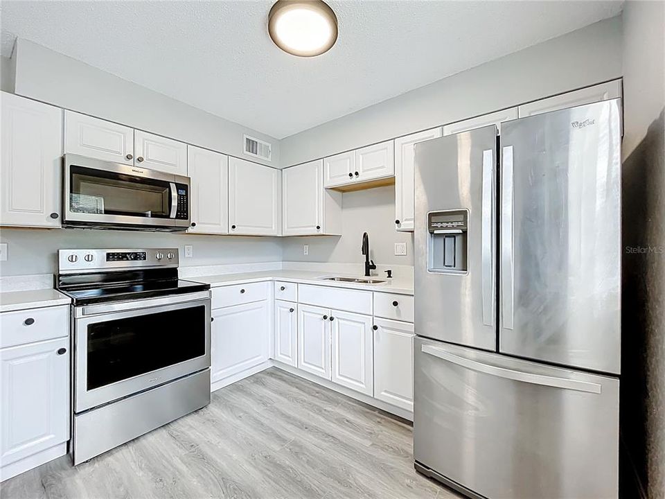 Active With Contract: $255,000 (3 beds, 2 baths, 1350 Square Feet)