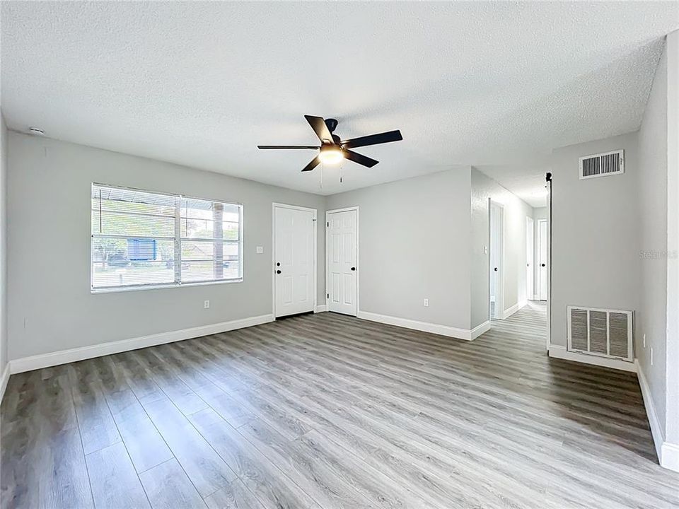 Active With Contract: $255,000 (3 beds, 2 baths, 1350 Square Feet)