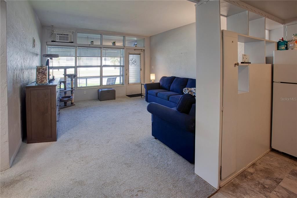 For Sale: $79,900 (1 beds, 1 baths, 562 Square Feet)