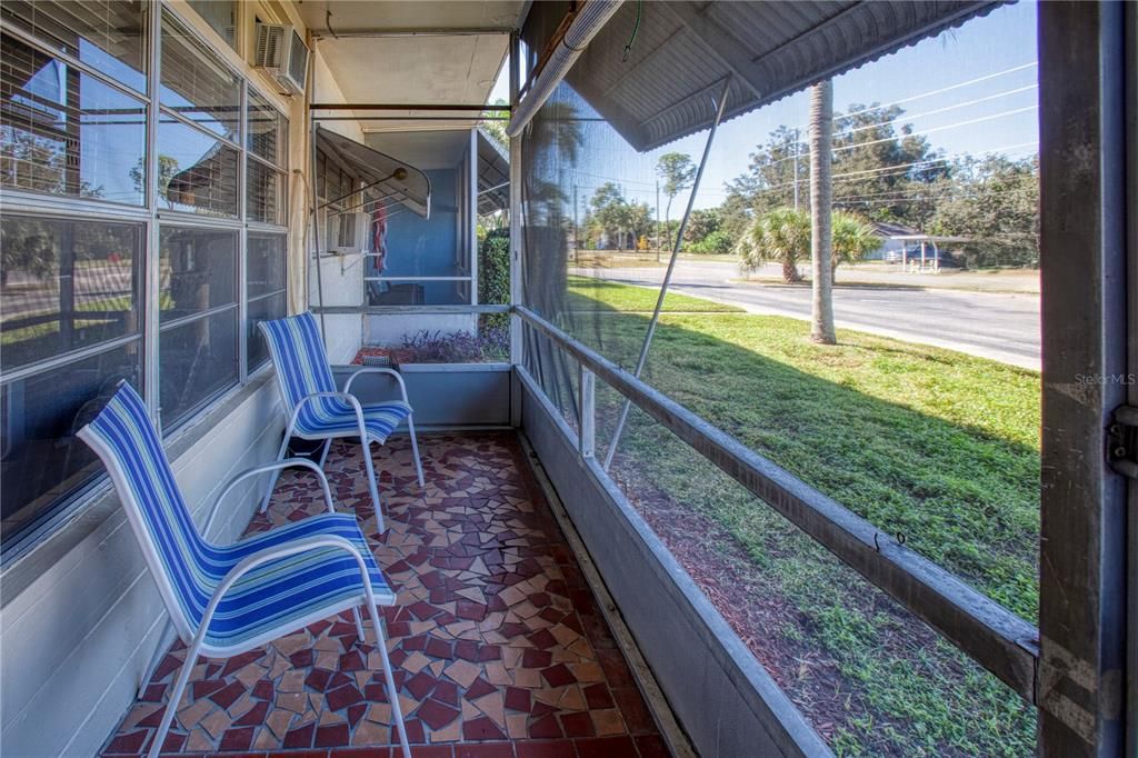 For Sale: $79,900 (1 beds, 1 baths, 562 Square Feet)