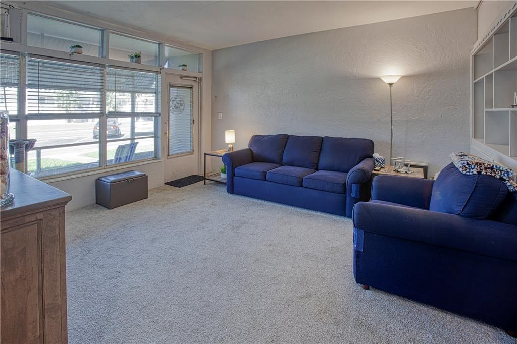 For Sale: $79,900 (1 beds, 1 baths, 562 Square Feet)