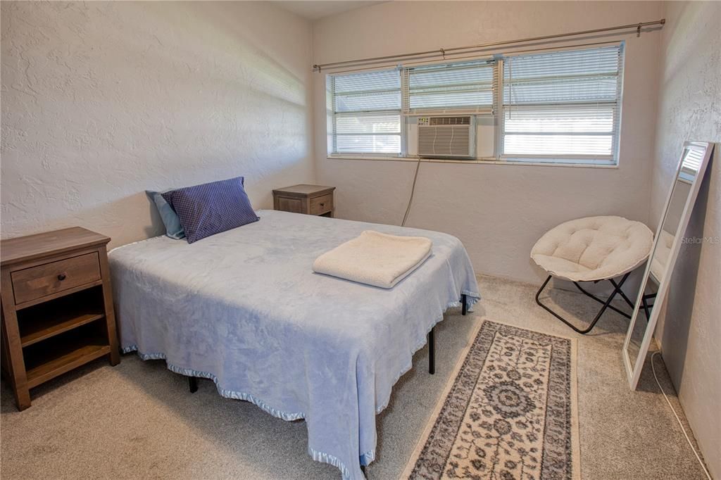 For Sale: $79,900 (1 beds, 1 baths, 562 Square Feet)