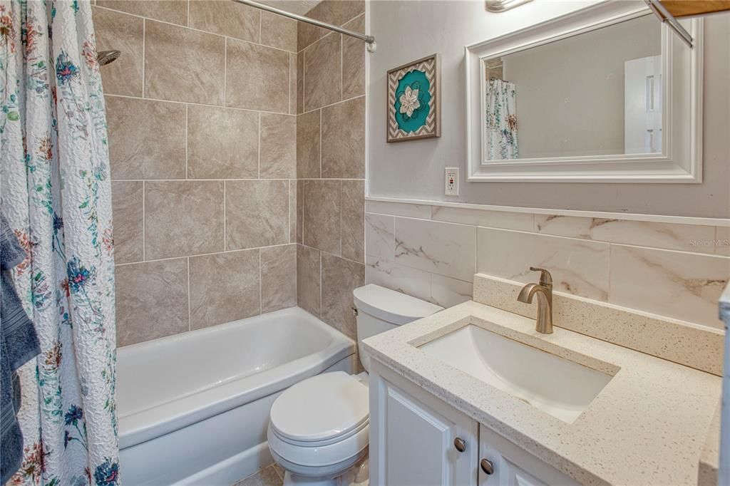 For Sale: $79,900 (1 beds, 1 baths, 562 Square Feet)