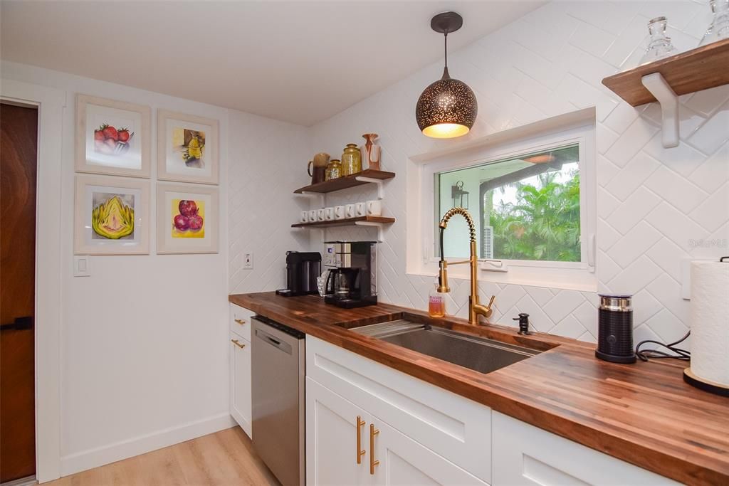 待售: $799,900 (3 贝兹, 2 浴室, 1648 平方英尺)