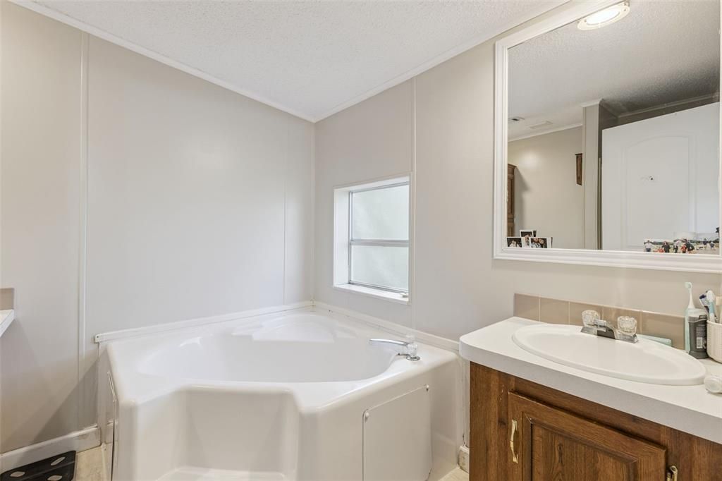 На продажу: $455,000 (3 спален, 2 ванн, 1296 Квадратных фут)