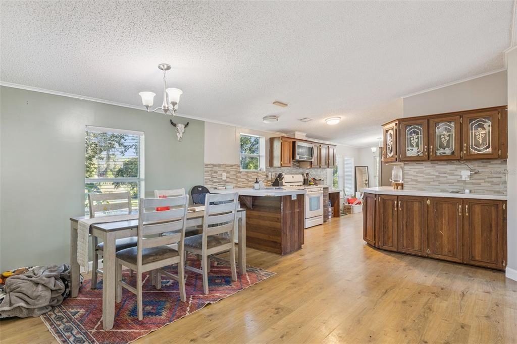 На продажу: $455,000 (3 спален, 2 ванн, 1296 Квадратных фут)