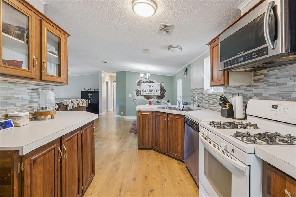 На продажу: $455,000 (3 спален, 2 ванн, 1296 Квадратных фут)