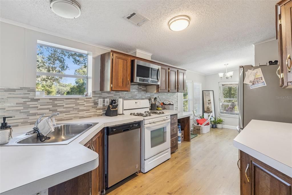 На продажу: $455,000 (3 спален, 2 ванн, 1296 Квадратных фут)