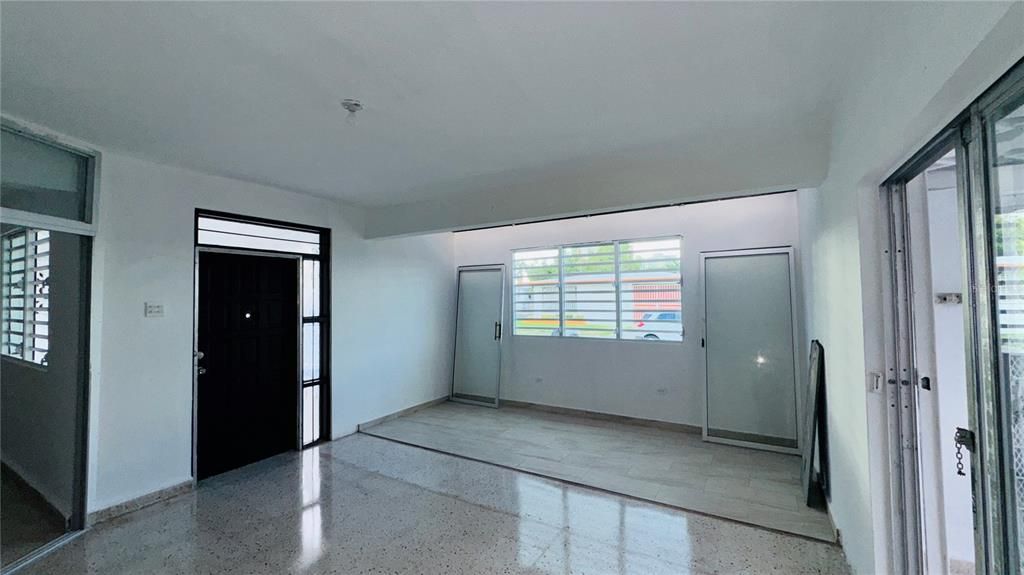 Active With Contract: $235,000 (3 beds, 2 baths, 1800 Square Feet)