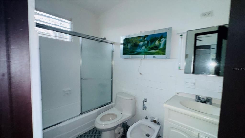 Active With Contract: $235,000 (3 beds, 2 baths, 1800 Square Feet)