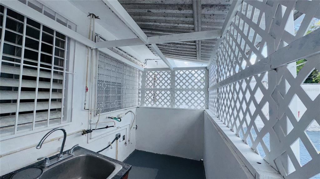 Active With Contract: $235,000 (3 beds, 2 baths, 1800 Square Feet)