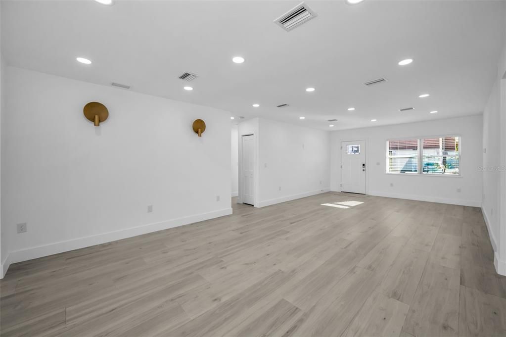 En Renta: $4,650 (4 camas, 2 baños, 1971 Pies cuadrados)