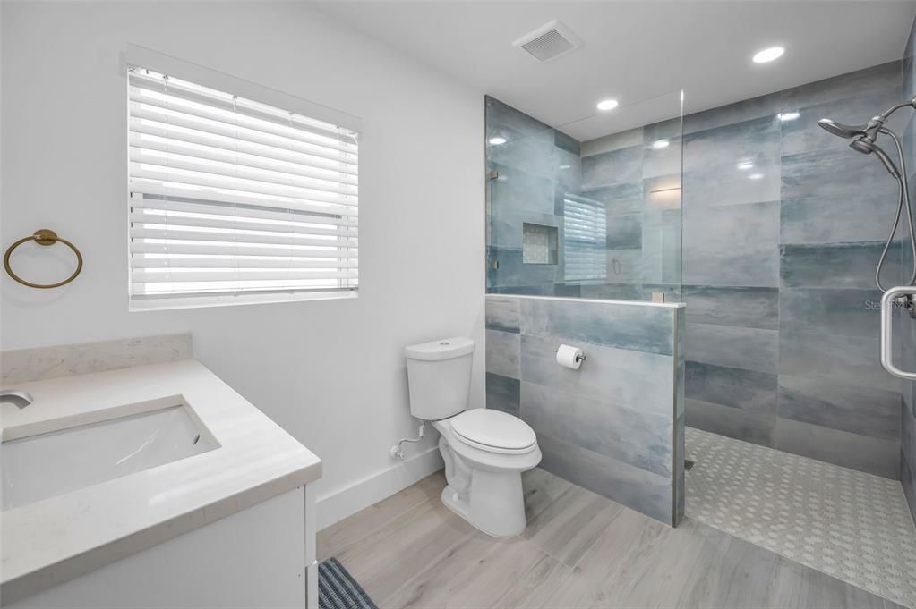 En Renta: $4,650 (4 camas, 2 baños, 1971 Pies cuadrados)