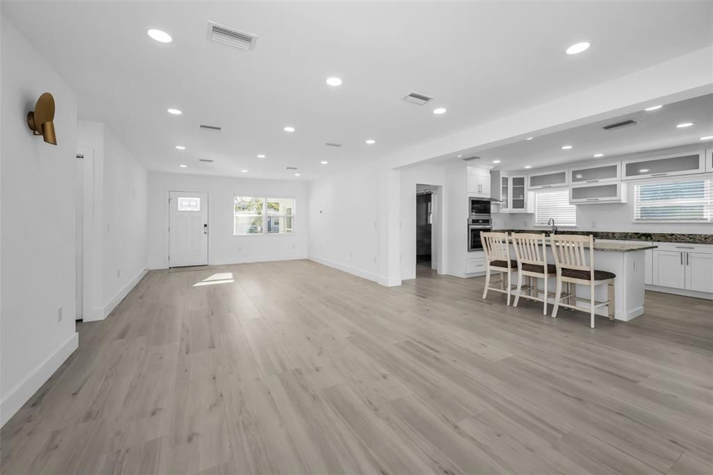 En Renta: $4,650 (4 camas, 2 baños, 1971 Pies cuadrados)