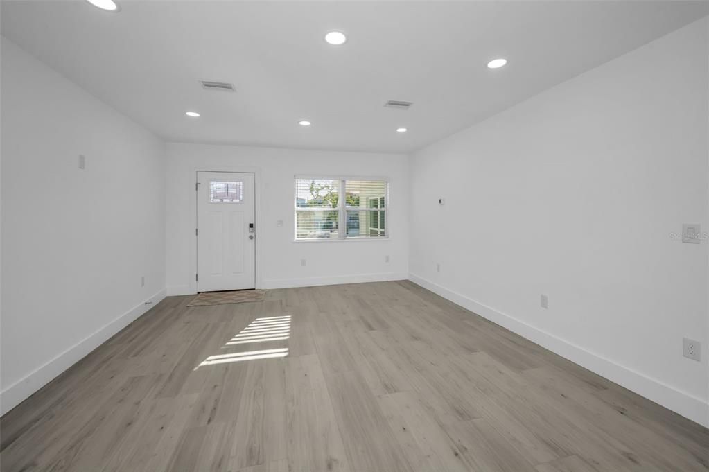 En Renta: $4,650 (4 camas, 2 baños, 1971 Pies cuadrados)