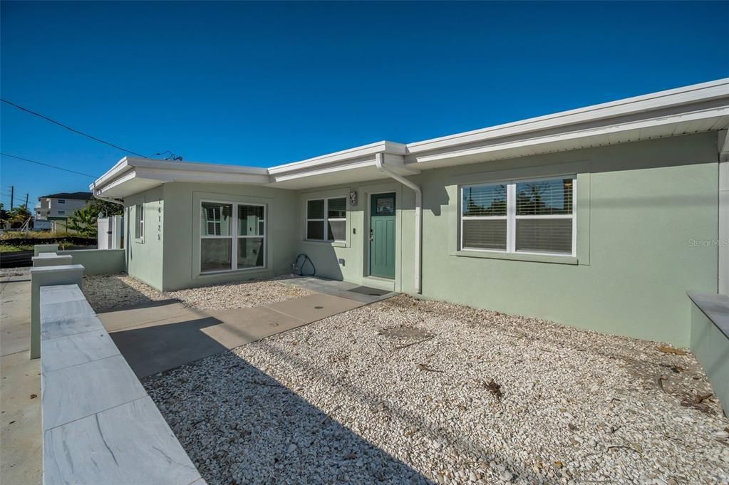 En Renta: $4,650 (4 camas, 2 baños, 1971 Pies cuadrados)