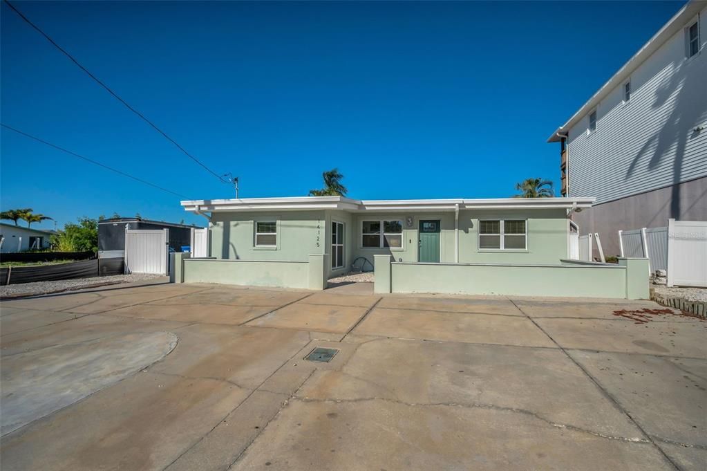 En Renta: $4,650 (4 camas, 2 baños, 1971 Pies cuadrados)