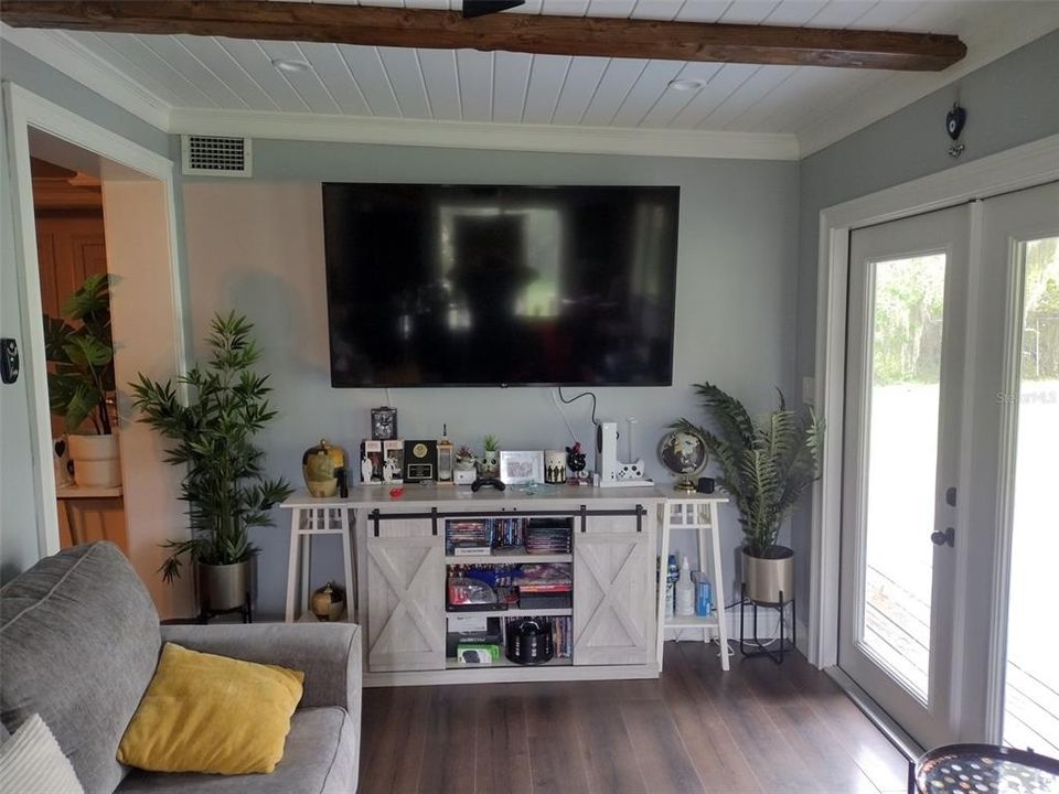 For Sale: $455,000 (3 beds, 2 baths, 1276 Square Feet)