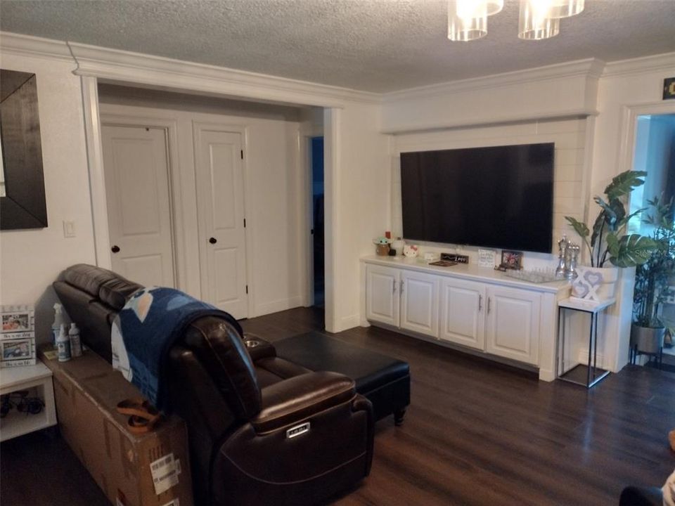 For Sale: $455,000 (3 beds, 2 baths, 1276 Square Feet)