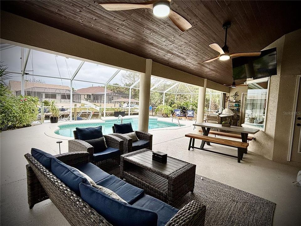 Activo con contrato: $798,000 (3 camas, 2 baños, 2221 Pies cuadrados)