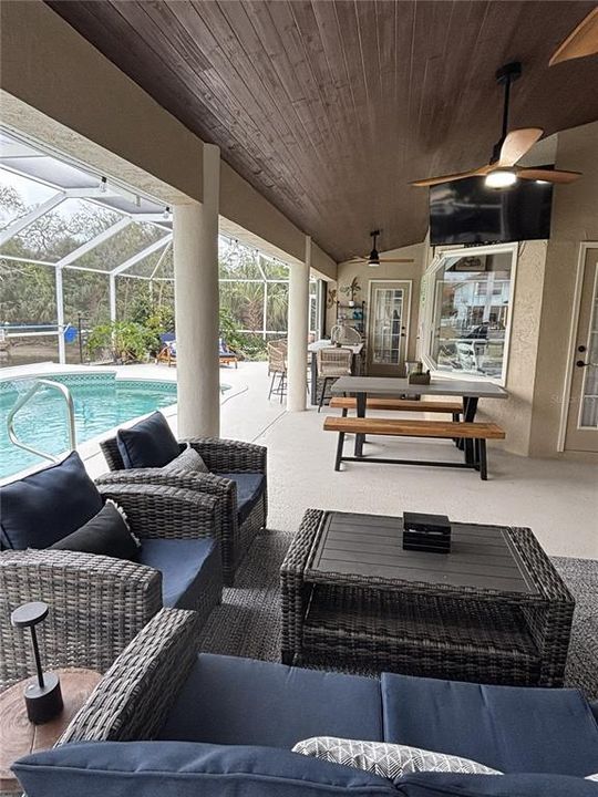 Activo con contrato: $798,000 (3 camas, 2 baños, 2221 Pies cuadrados)