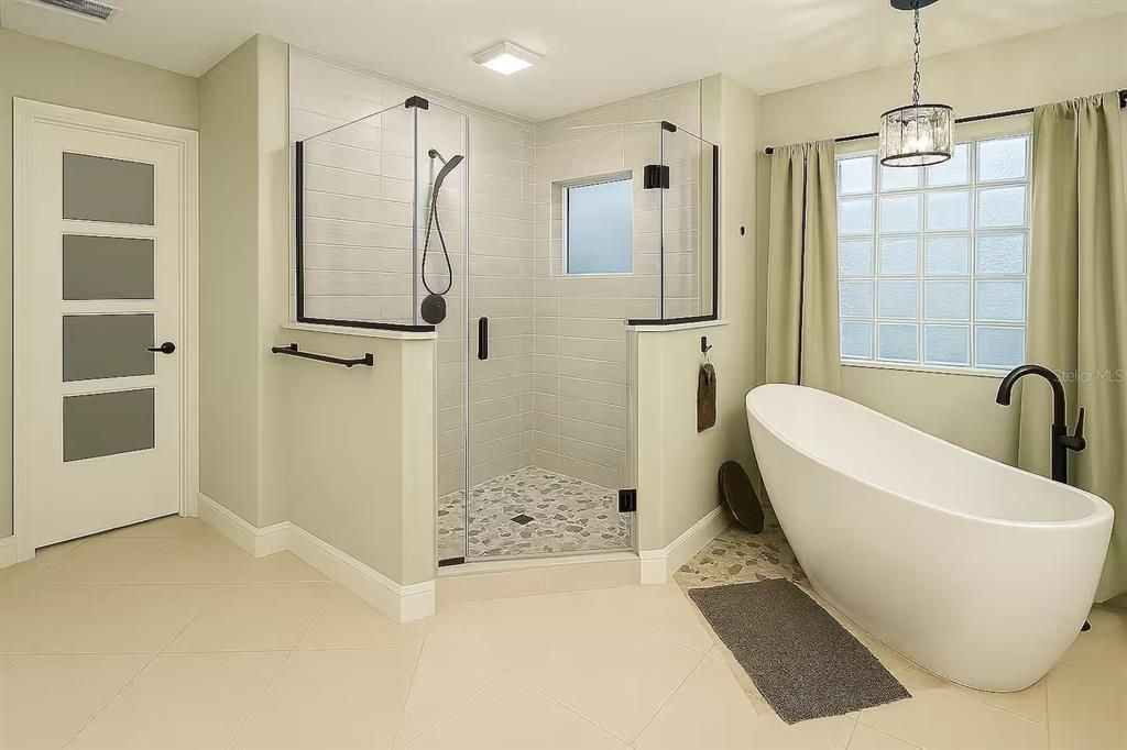 Activo con contrato: $798,000 (3 camas, 2 baños, 2221 Pies cuadrados)