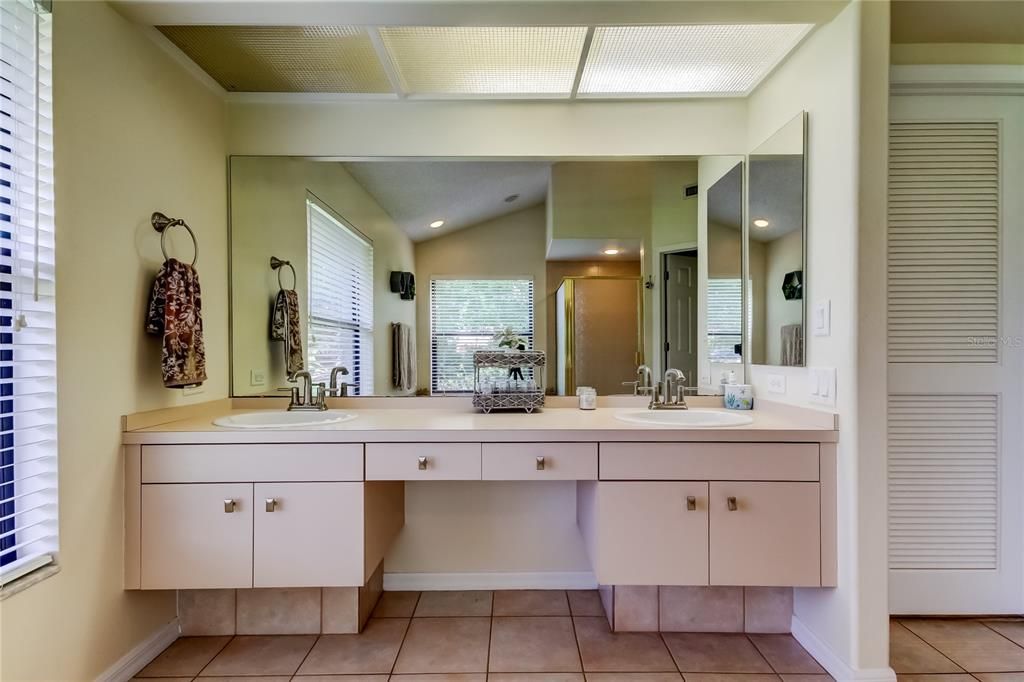 For Sale: $799,900 (4 beds, 3 baths, 2809 Square Feet)