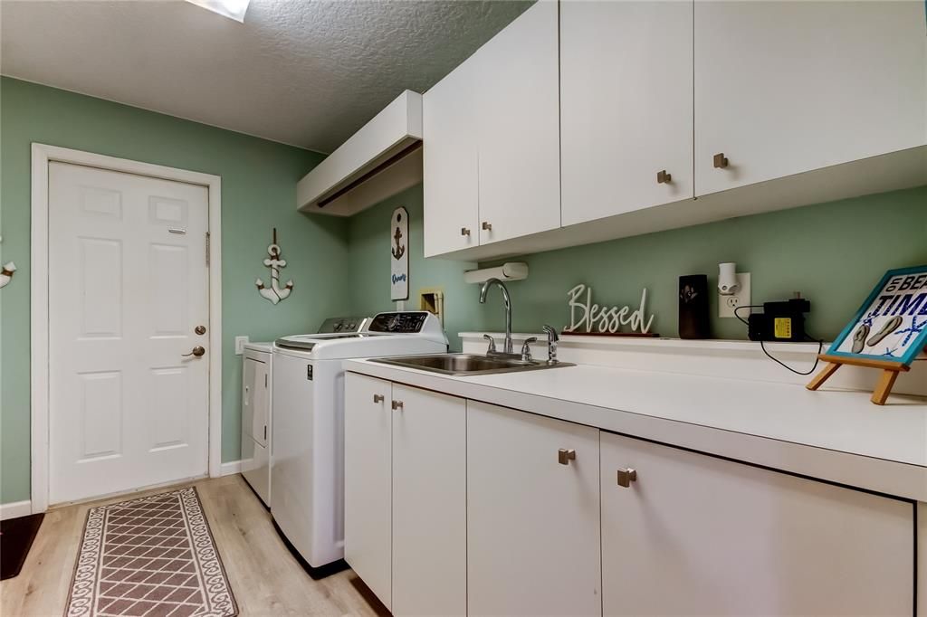 For Sale: $799,900 (4 beds, 3 baths, 2809 Square Feet)