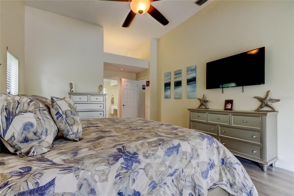 For Sale: $799,900 (4 beds, 3 baths, 2809 Square Feet)