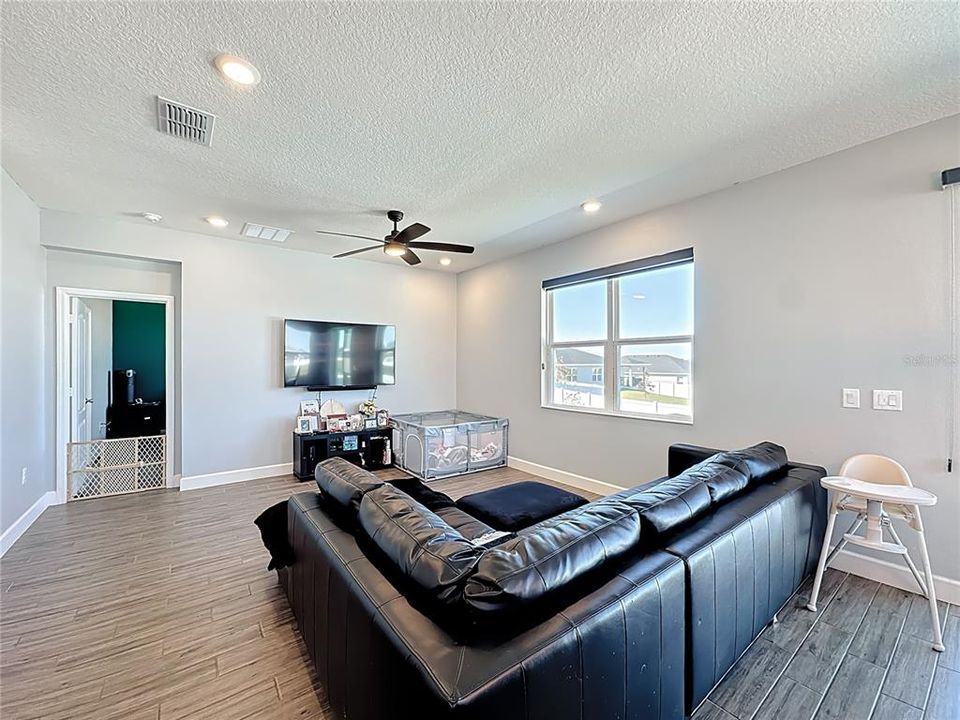 Active With Contract: $320,000 (4 beds, 2 baths, 1696 Square Feet)