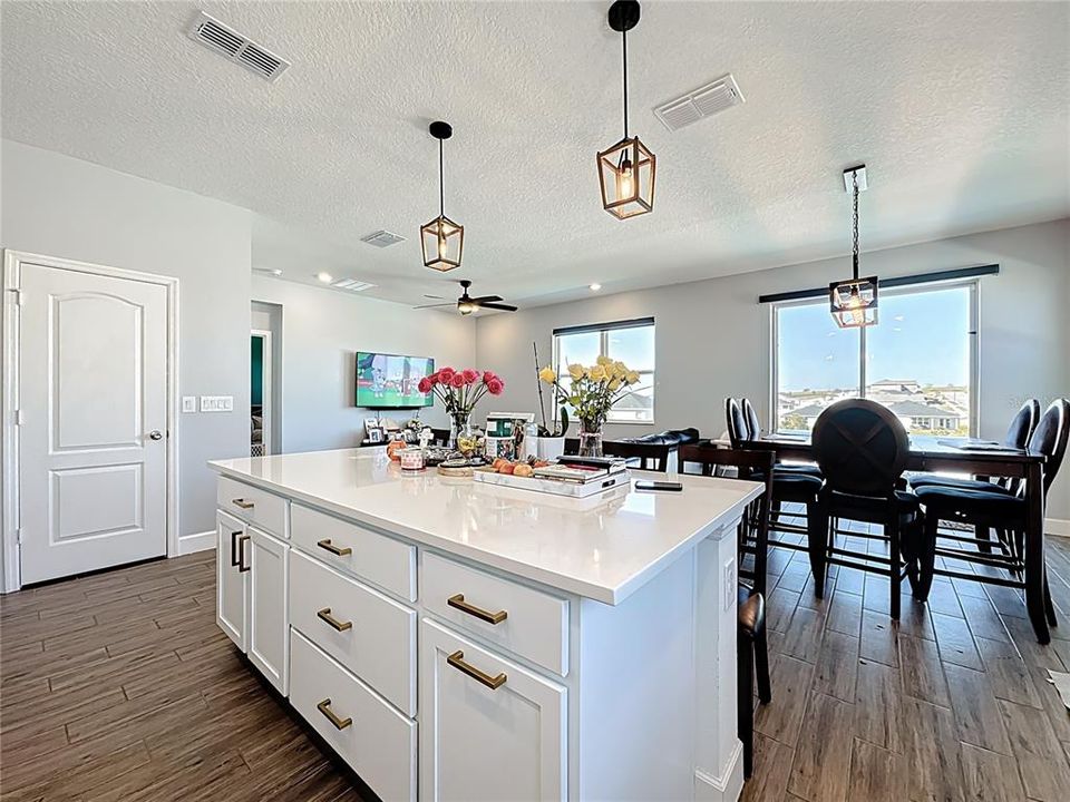 Active With Contract: $320,000 (4 beds, 2 baths, 1696 Square Feet)