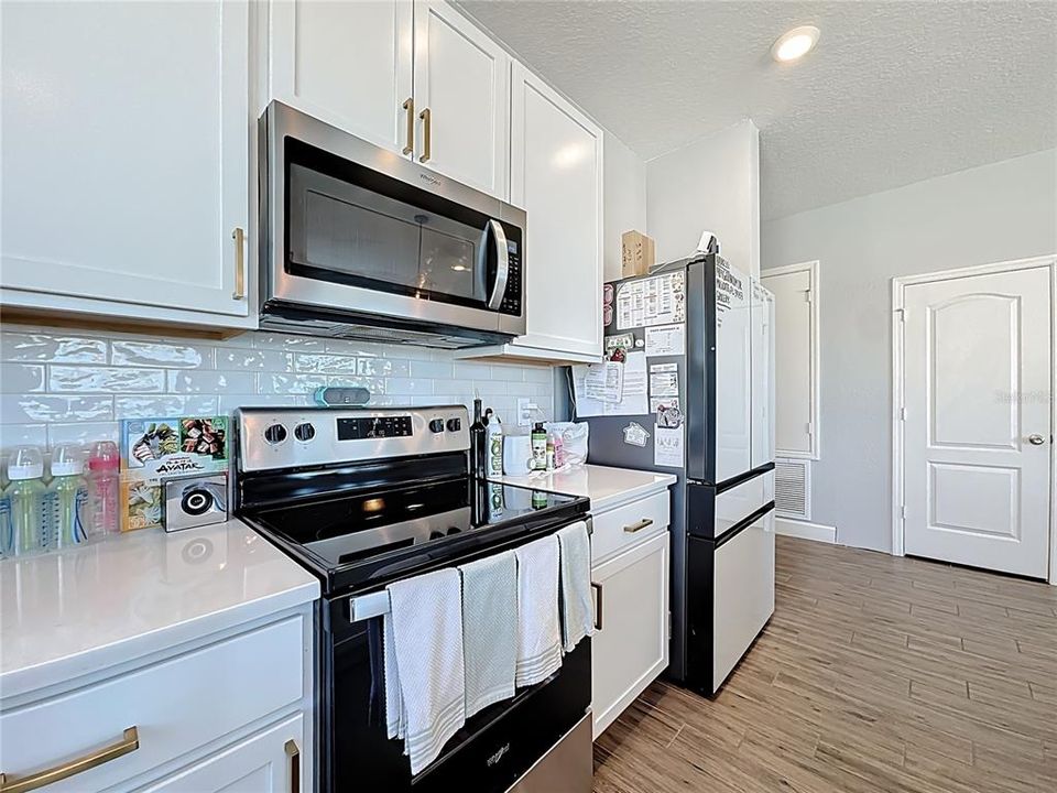 Active With Contract: $320,000 (4 beds, 2 baths, 1696 Square Feet)