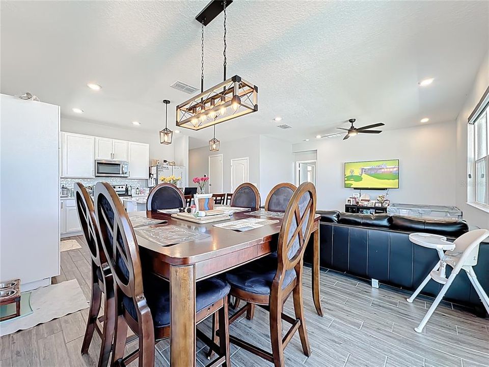 Active With Contract: $320,000 (4 beds, 2 baths, 1696 Square Feet)