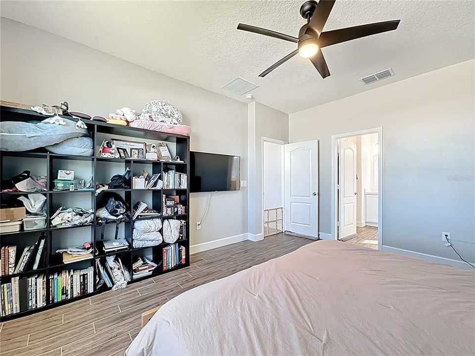 Active With Contract: $320,000 (4 beds, 2 baths, 1696 Square Feet)