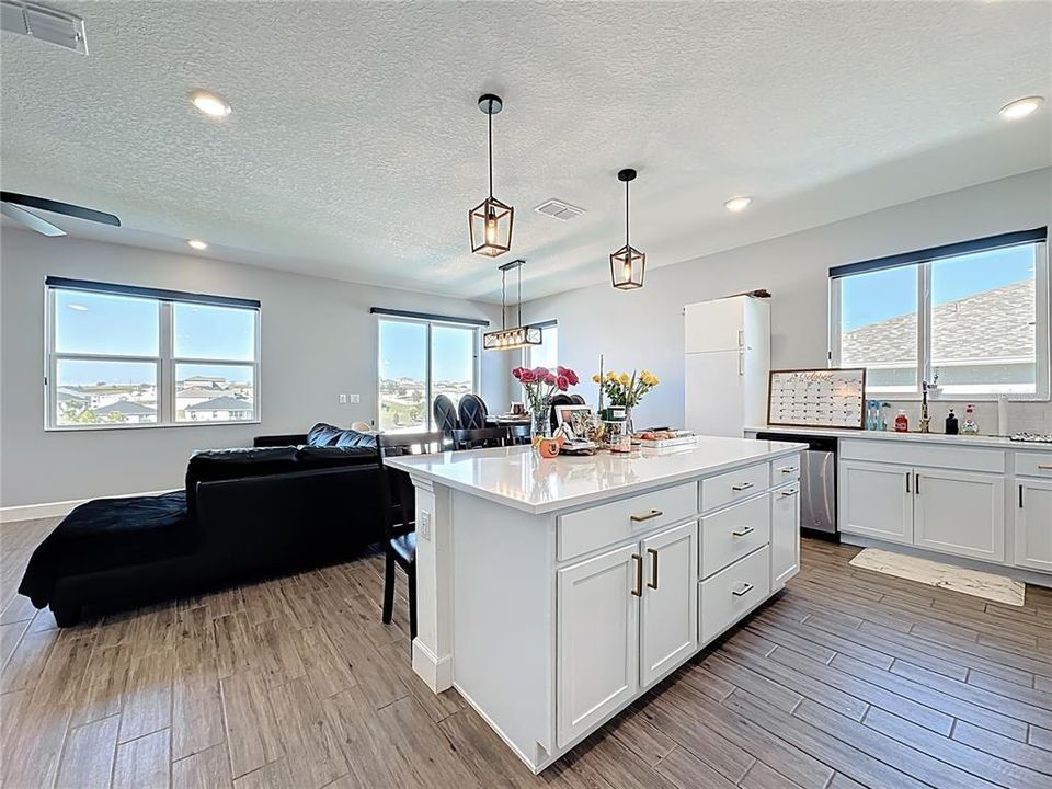 Active With Contract: $320,000 (4 beds, 2 baths, 1696 Square Feet)