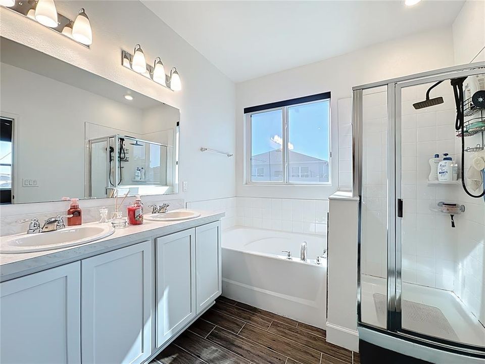 Active With Contract: $320,000 (4 beds, 2 baths, 1696 Square Feet)