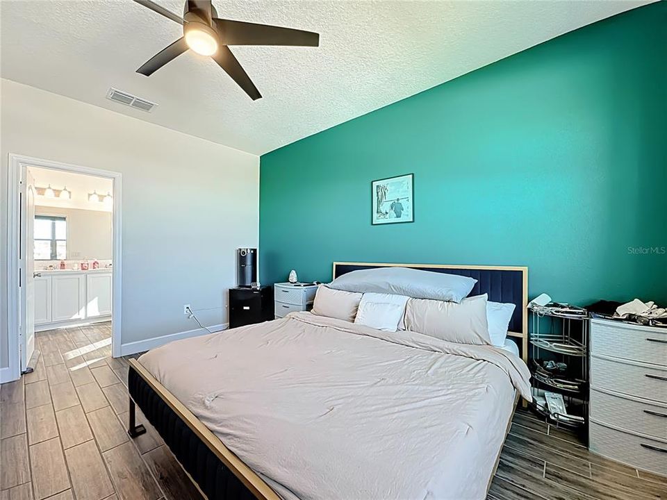 Active With Contract: $320,000 (4 beds, 2 baths, 1696 Square Feet)