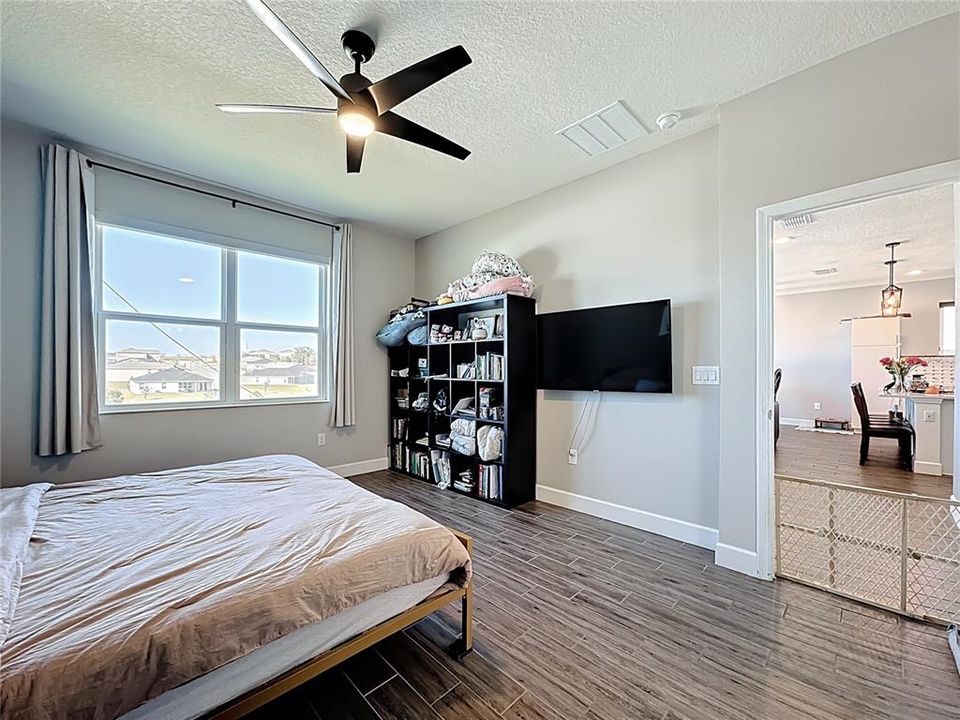 Active With Contract: $320,000 (4 beds, 2 baths, 1696 Square Feet)