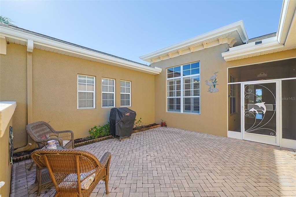 Active With Contract: $285,000 (2 beds, 2 baths, 1456 Square Feet)