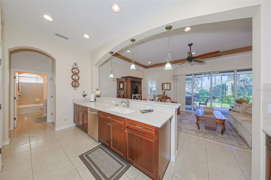 Active With Contract: $285,000 (2 beds, 2 baths, 1456 Square Feet)