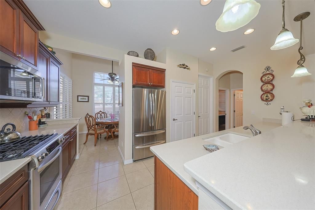 Active With Contract: $285,000 (2 beds, 2 baths, 1456 Square Feet)