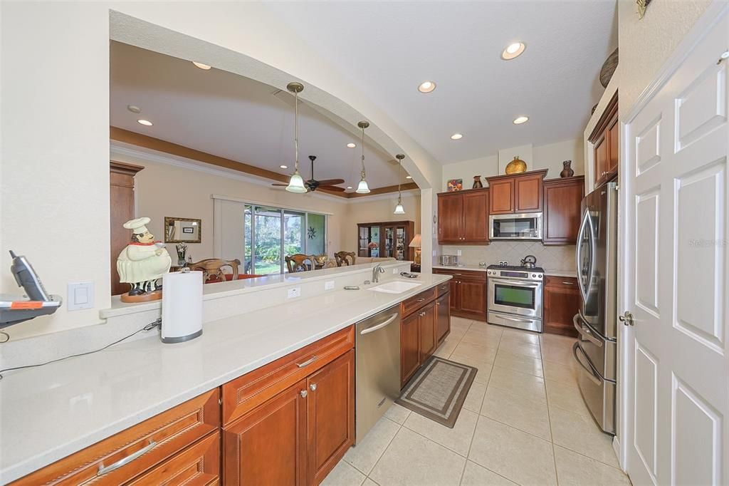 Active With Contract: $285,000 (2 beds, 2 baths, 1456 Square Feet)