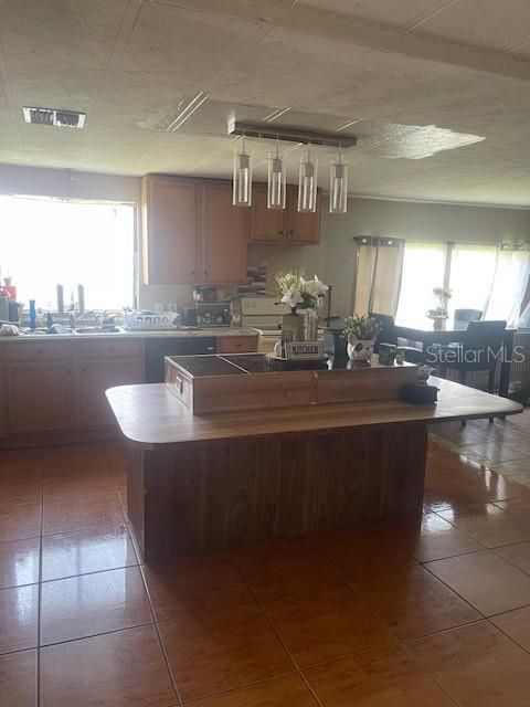 На продажу: $170,000 (2 спален, 2 ванн, 1462 Квадратных фут)