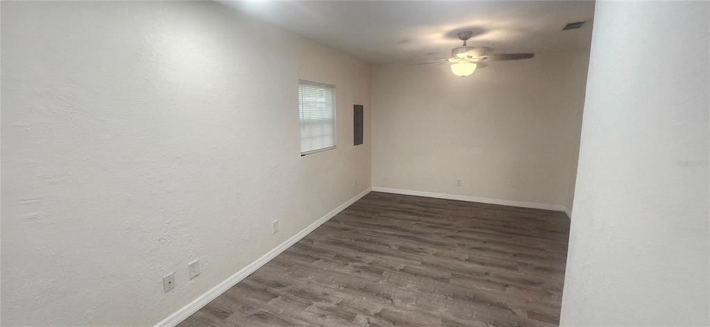 Под контрактом: $145,000 (2 спален, 1 ванн, 892 Квадратных фут)