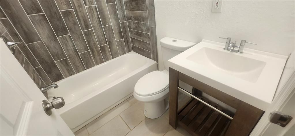 Под контрактом: $145,000 (2 спален, 1 ванн, 892 Квадратных фут)