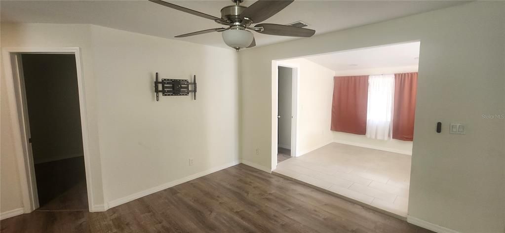 Под контрактом: $145,000 (2 спален, 1 ванн, 892 Квадратных фут)