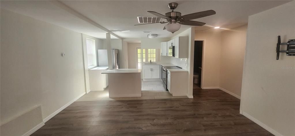 Под контрактом: $145,000 (2 спален, 1 ванн, 892 Квадратных фут)