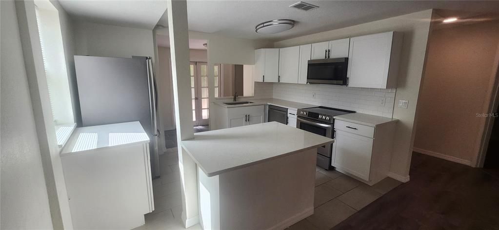 Под контрактом: $145,000 (2 спален, 1 ванн, 892 Квадратных фут)