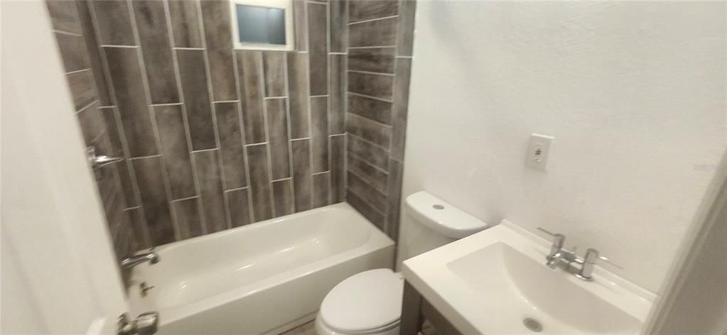 Под контрактом: $145,000 (2 спален, 1 ванн, 892 Квадратных фут)