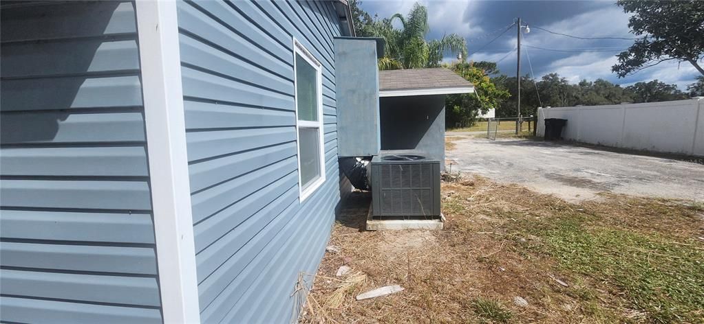 Под контрактом: $145,000 (2 спален, 1 ванн, 892 Квадратных фут)